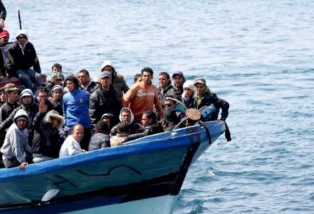 Cel putin 15 migranti au disparut sambata in apele Mediteranei. Bilantul ar fi de peste 100 de persoane disparute