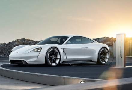 Sportiva electrica Porsche Taycan a ajuns deja la 20.000 de precomenzi. Versiunea de serie va fi prezentata in septembrie