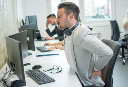 Cum eviti durerile de spate cand stai opt ore pe zi la birou