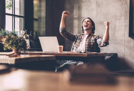 Sapte moduri in care poti fi mai fericit la locul de munca, potrivit expertilor in cariera