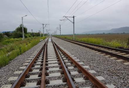 Locomotiva unui tren CFR care circula pe ruta Brasov - Bucuresti a deraiat. Circulatia a revenit la normal