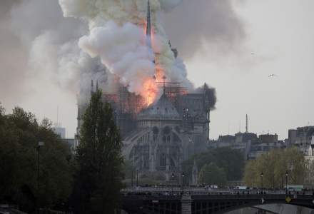 Incendiu la catedrala Notre-Dame din Paris: presedintele Frantei, Emmanuel Macron, anuleaza un discurs programat catre natiune