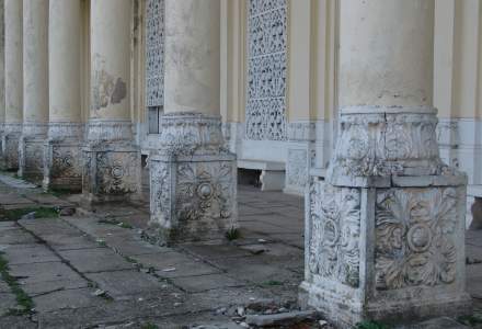 Monumente istorice care se dezintegreaza in Bucuresti: casa Miclescu si moara lui Assan [FOTO]