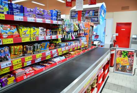 Proiect de lege pentru combaterea obezitatii: supermarketurile, obligate sa aiba case de marcat care sa nu mai expuna dulciuri