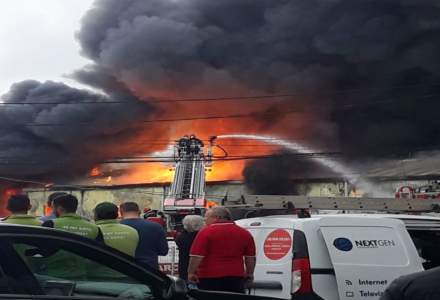 Incendiu de proportii la centrul comercial Doraly din Afumati