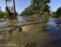 Inundatiile au afectat 159 de...