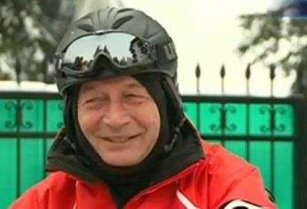 Basescu, pe snowmobil: Grijile nu mai sunt la mine, sunt la Guvern! [VIDEO]
