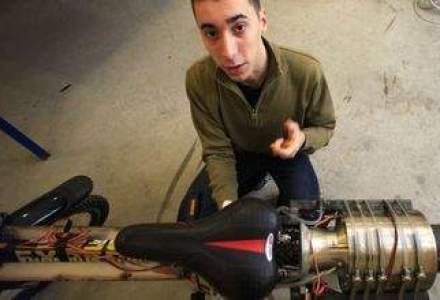 Un tanar de 19 ani din Deva a construit un motor cu reactie pe care l-a montat pe o bicicleta