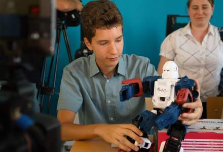 Un liceu din Capitala a fost dotat cu roboti si imprimante 3D. Investitia a depasit 200.000 de lei