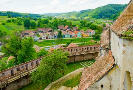 Ambasada SUA investeste o jumatate de milion de dolari in restaurarea unei biserici fortificate din Sibiu