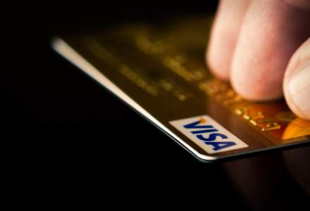 Visa lanseaza optiunea de plata in rate cu cardul de credit: ce banci si comercianti din Romania au implementat-o deja