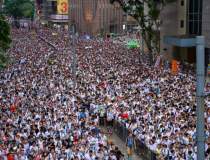 Hong Kong: Protestatarii...