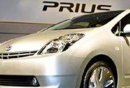 Toyota va pune panouri solare pe unele hibride Prius