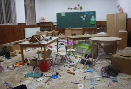 VIDEO Trei elevi din clasele primare au vandalizat scoala din Clejani, judetul Giurgiu. Ei s-au enervat din cauza unei jucarii