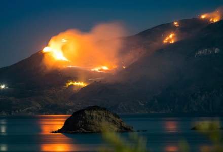 Doua localitati din insula Zakynthos au fost evacuate din cauza incendiilor