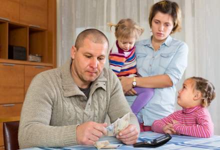 Temeri cand vine vorba despre banii in familie sunt: teama de a nu avea un venit sigur si frica de a nu isi putea intretine copiii