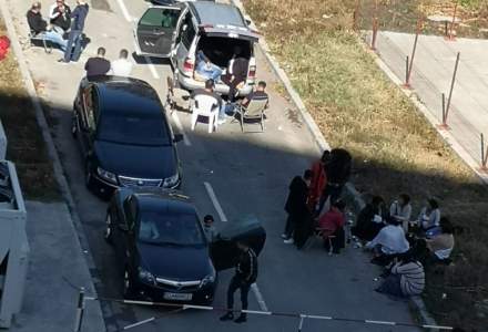 Mai multi cetateni au fost lasati sa se "instaleze" in curtea Spitalului de Urgenta Craiova