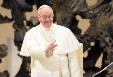 Papa Francisc a ajuns la Castel Gandolfo pentru intalnirea cu Papa emerit