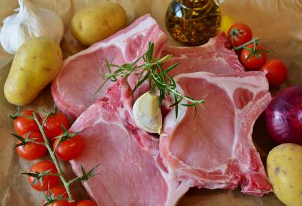 Carnea de porc va fi mai scumpa cu 15-20% de Sarbatori, din cauza deficitului din UE si a deprecierii leului