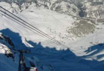 Sky la aproape 30 de grade: sute de turisti schiaza sau fac plaja in Sinaia, la peste 2.000 de metri altitudine