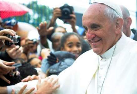 VIDEO Incident neplacut pentru Papa Francisc