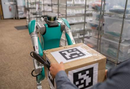 Robotii curier vor inlocui angajatii pentru unele livrari. Ford este unul dintre clienti