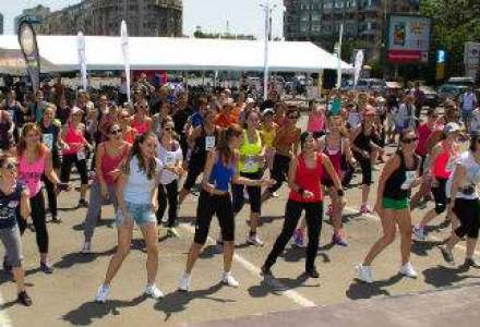 (P) 12 ore de miscare la Festivalul de Fitness World Class de la Bucuresti - 19 mai Piata Victoriei