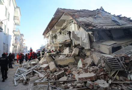 Cutremur in Turcia: Cel putin 21 de morti si 1.000 de raniti