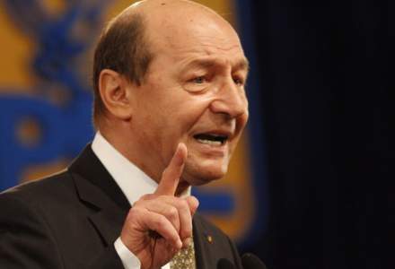 Basescu propune mai multe masuri de redresare: reducerile consistente de personal bugetar, printre acestea