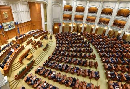 Camera Deputatilor a adoptat proiectul privind eliminarea pensiilor speciale