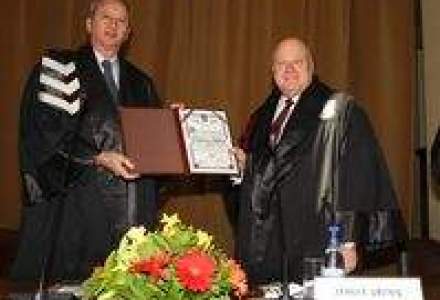 James Grunig primeste titlul de Doctor Honoris Causa din partea Universitatii Bucuresti