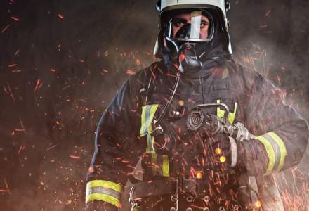 Incendiu la o hala de productie in localitatea Dascalu, Ilfov: bazine cu acetona in interior