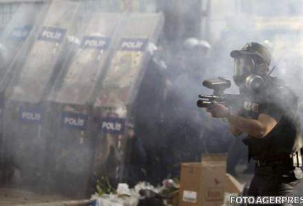 LIVE din Piata Taksim: incendiu declansat de protestatari