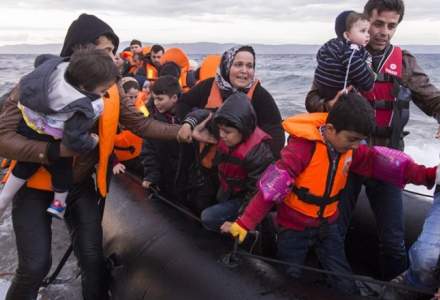 Cei 274 de migranți salvați de nava Ocean Viking vor fi debarcați în Sicilia și plasați în carantină
