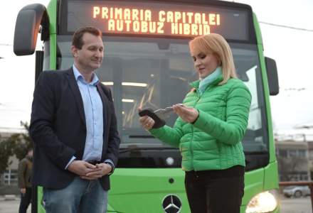 FOTO | Primul autobuz hibrid care va intra în flota STB a ajuns în București și va fi folosit pentru instruirea personalului