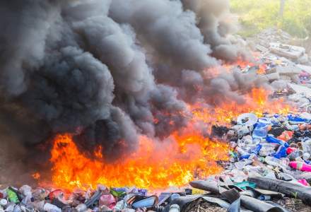 Poluare ridicată în Capitală: câte firme din Ilfov și București au autorizații pentru arderea deșeurilor