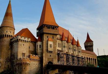 Castelul Corvinilor din Hunedoara, printre edificiile "de poveste" din lume