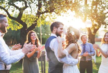 Lege: Căsătoria civilă se va putea încheia și în grădini publice, parcuri, muzee sau „locuri în aer liber”