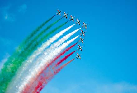 VIDEO Avioane italiene „desenează” tricolorul în semn de susţinere a populației