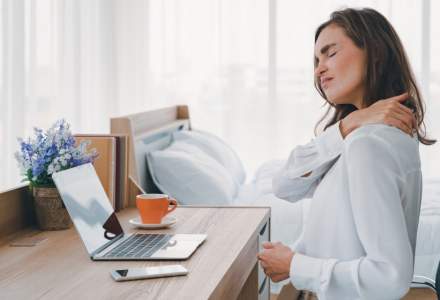 Și munca "de acasă" poate dăuna sănătății: 5 sfaturi pentru un mediu de lucru ergonomic