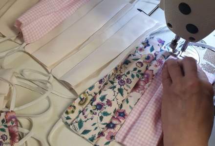 Coronavirus | Atelierele de croitorie s-au reprofilat și confecționează măști de protecție. Unele dintre ateliere oferă gratuit măștile pentru cadrele medicale