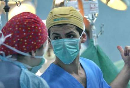 Coronavirus: Sute de studenți la medicină s-au oferit voluntari în spitale
