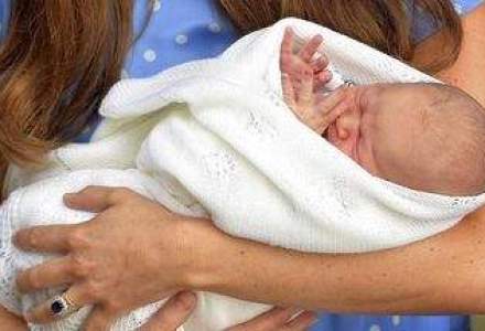 Ducesa Kate si bebelusul regal au parasit maternitatea. Printul William: "Seamana cu Kate"
