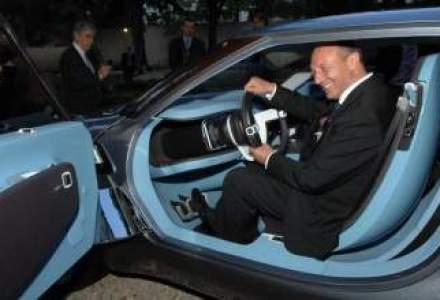 Basescu, despre noul Logan MCV: Foarte bun raportul pret-calitate, o masina buna