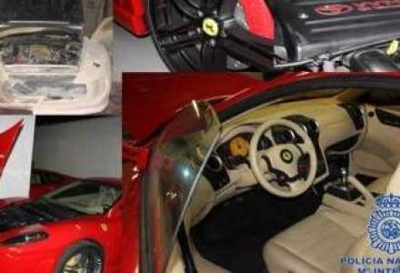 Ferrari si Aston Martin fabricate in Spania. Cat costa pe internet o replica?