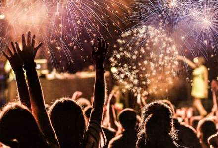 O primărie din Giurgiu cumpără focuri de artificii și organizează spectacole în plină epidemie de coronavirus