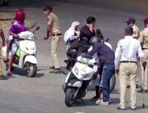 VIDEO Polițiștii din India îi...