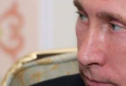 Regie? Putin s-a plimbat singur, in Sankt-Petersburg, dupa inmormantarea antrenorului de judo