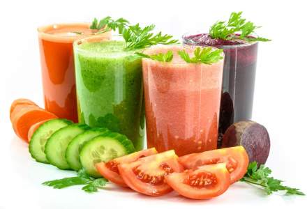 Nutriționist | Sucurile din fructe și legume verzi sunt adevărați aliați ai acestei perioade