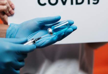 Vaccin pentru COVID-19. Johnson & Johnson vrea să înceapă testele pe oameni, în septembrie și plănuiește să producă un miliard de doze